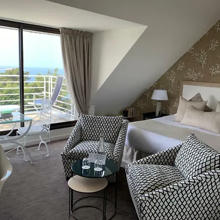 Hotel Manoir De Lan Kérellec 4*