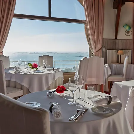 Hotel Manoir De Lan Kerellec 4*